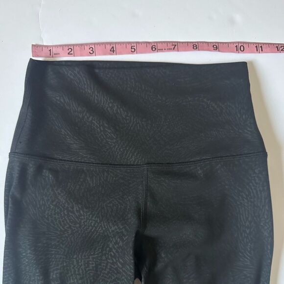 Lululemon Align High-Rise Leggings Size 4 Black Embossed Leopard - Picture 7 of 11